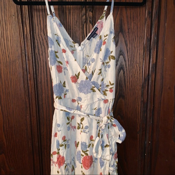 NWT American eagle floral jumpsuit with slits on each leg - Picture 3 of 16